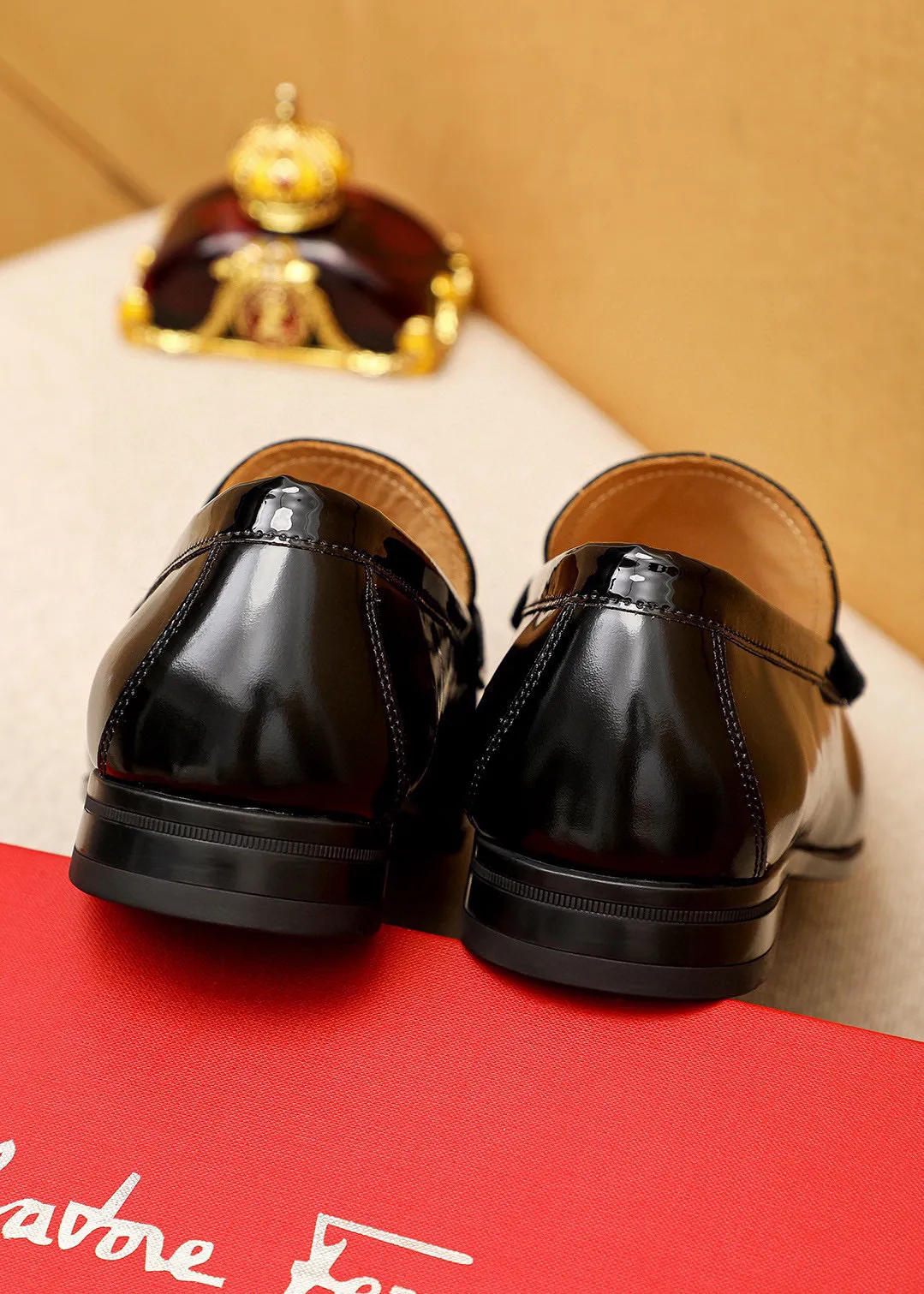 Men's shoes 💰480 💐 Product trademark: Ferragamo "Ferragamo" casual leather shoes Regular size: 38-44 (45🉑️customized) Product materials: Selected imported first-layer open-edge beaded cowhide leather upper, imported water-dyed cowhide leather lining. Strong three-dimensional visual effect, original outsole color: 3⃣️seed leather materials available